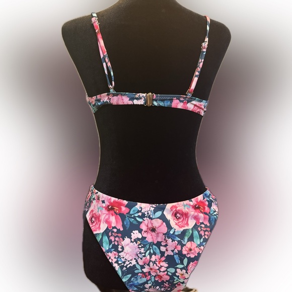 Hazel and olive floral bikini size large - Picture 3 of 3